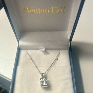 Necklace with cubic zirconia stone